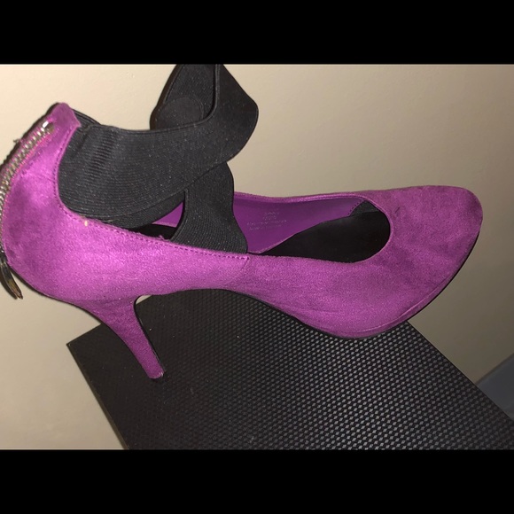 Pump with ankle strap - Picture 2 of 5